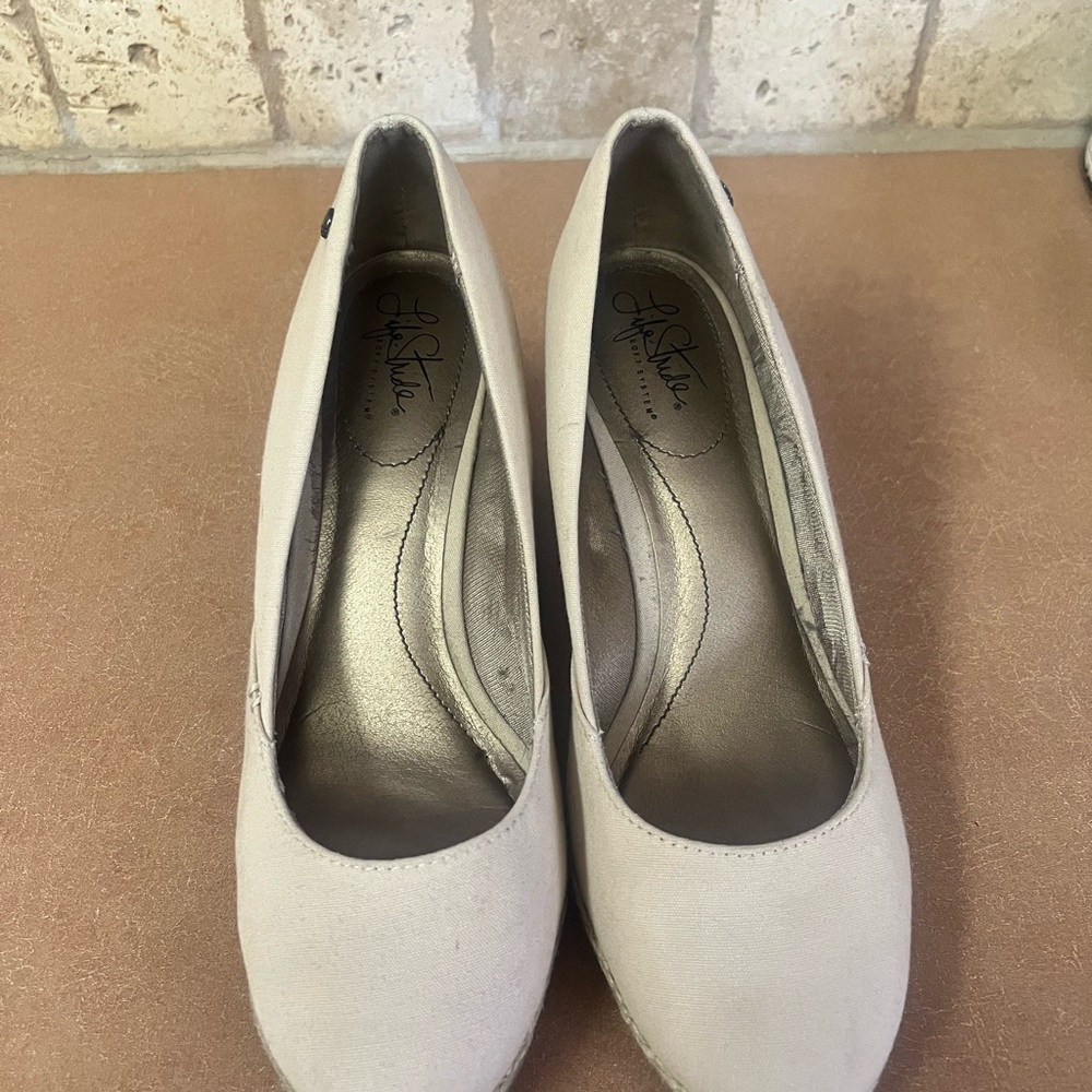 Life Stride Women's Cream Wedges